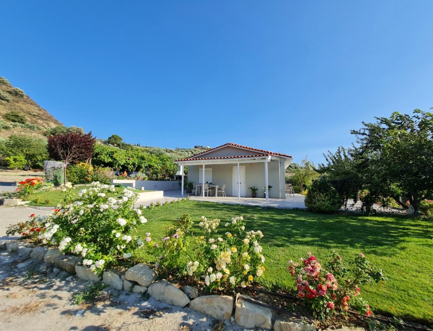 Ornament: Infinite Nature Villa Dhafnes 외부 사진