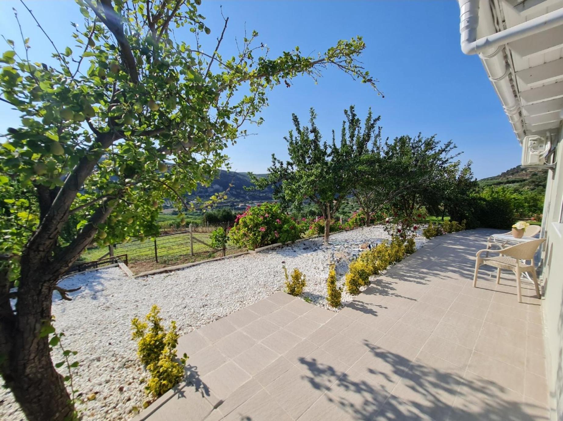 Ornament: Infinite Nature Villa Dhafnes 외부 사진