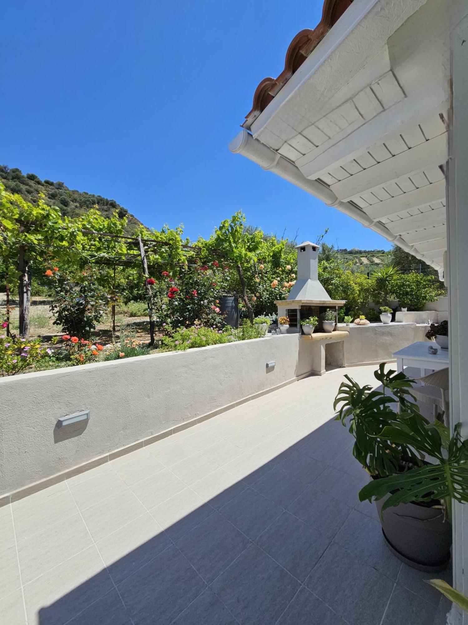 Ornament: Infinite Nature Villa Dhafnes 외부 사진